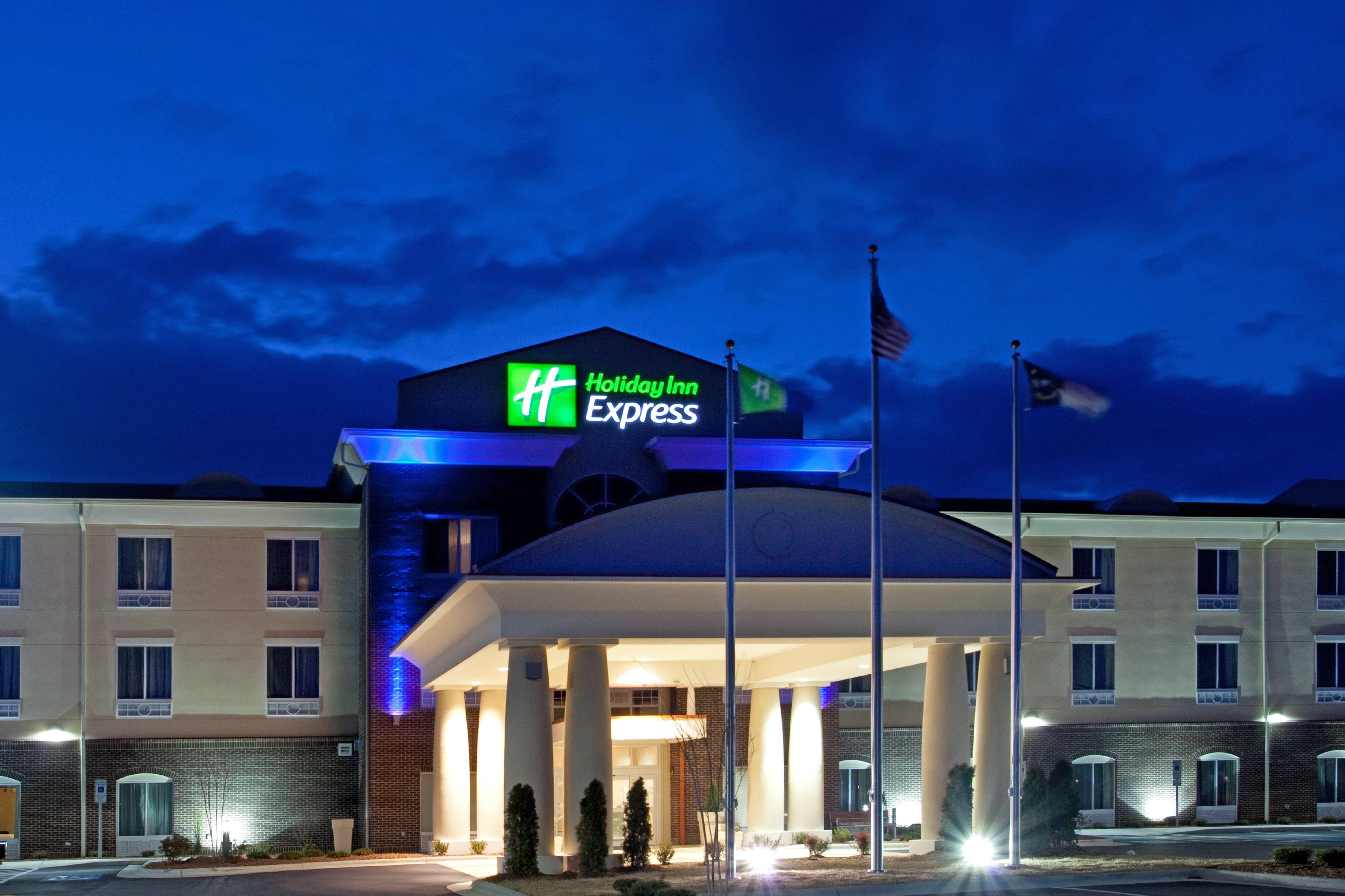 Holiday Inn Express Pembroke By Ihg Exterior foto