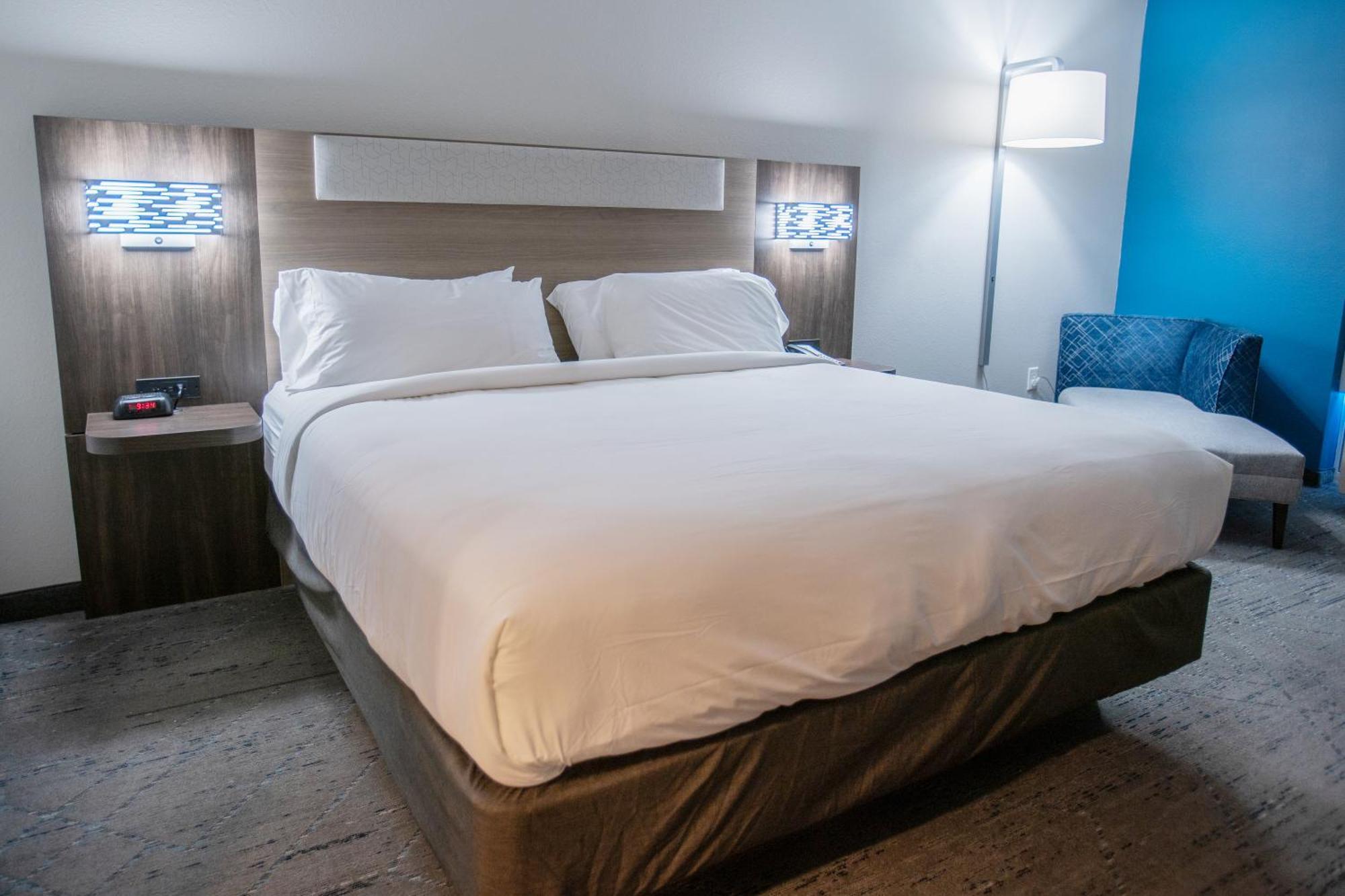 Holiday Inn Express Pembroke By Ihg Exterior foto