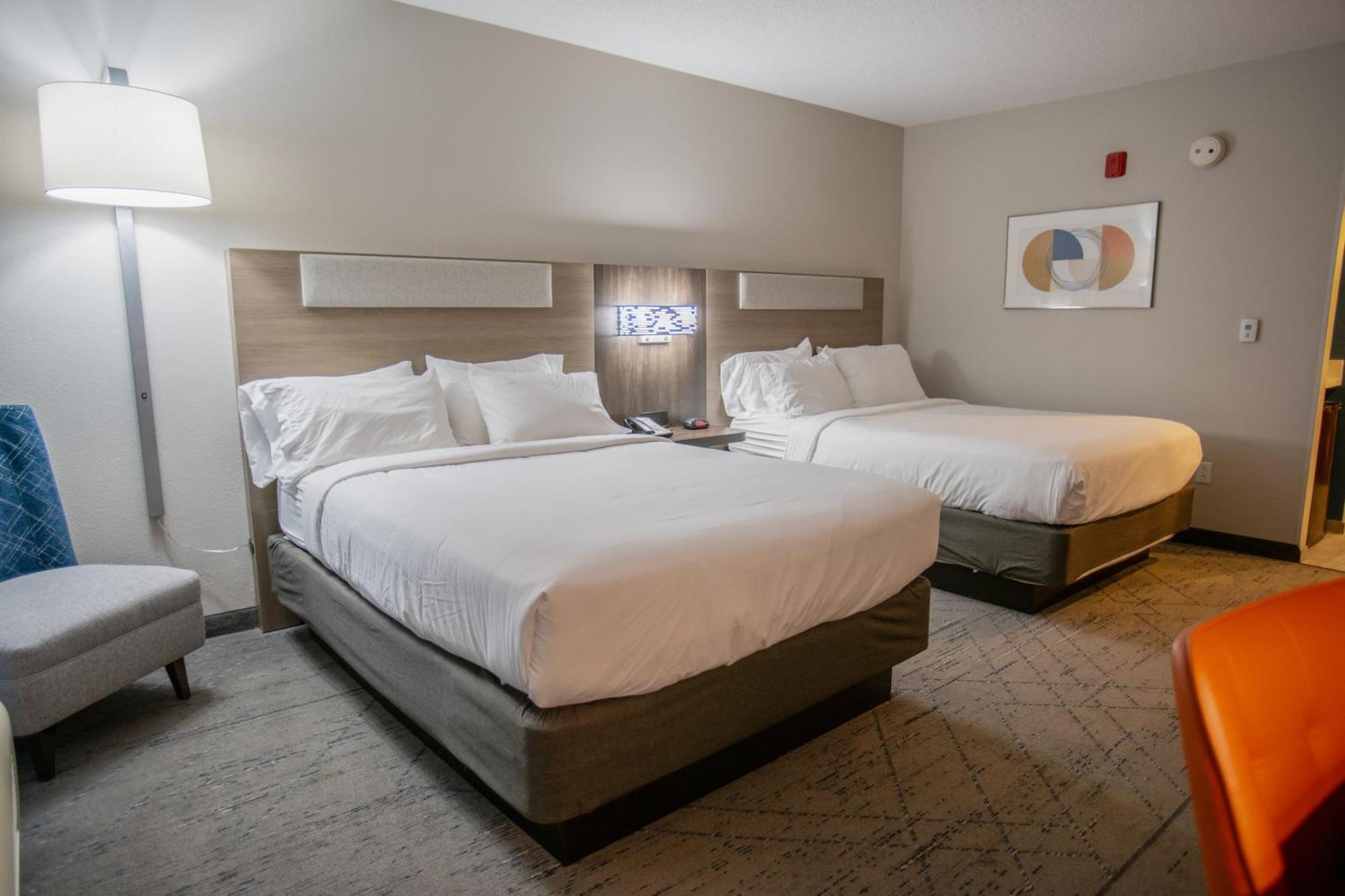 Holiday Inn Express Pembroke By Ihg Exterior foto