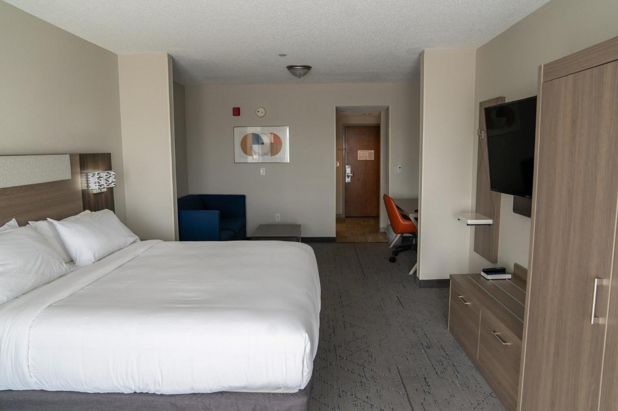 Holiday Inn Express Pembroke By Ihg Exterior foto