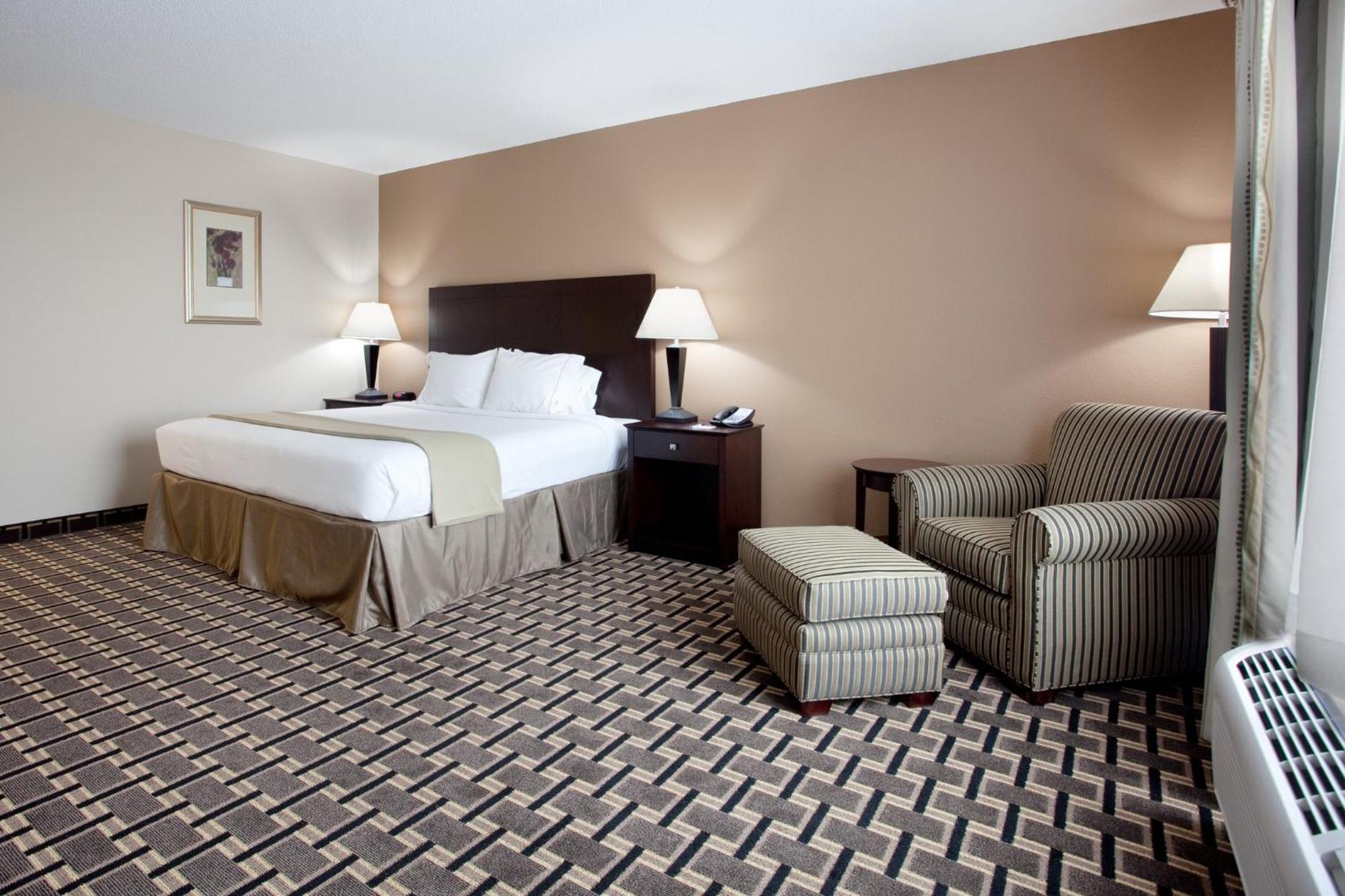 Holiday Inn Express Pembroke By Ihg Exterior foto