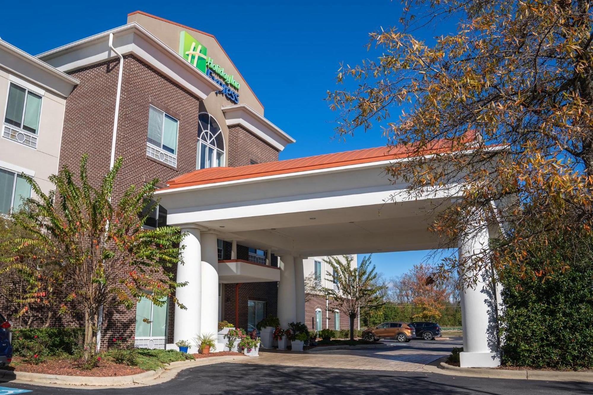 Holiday Inn Express Pembroke By Ihg Exterior foto